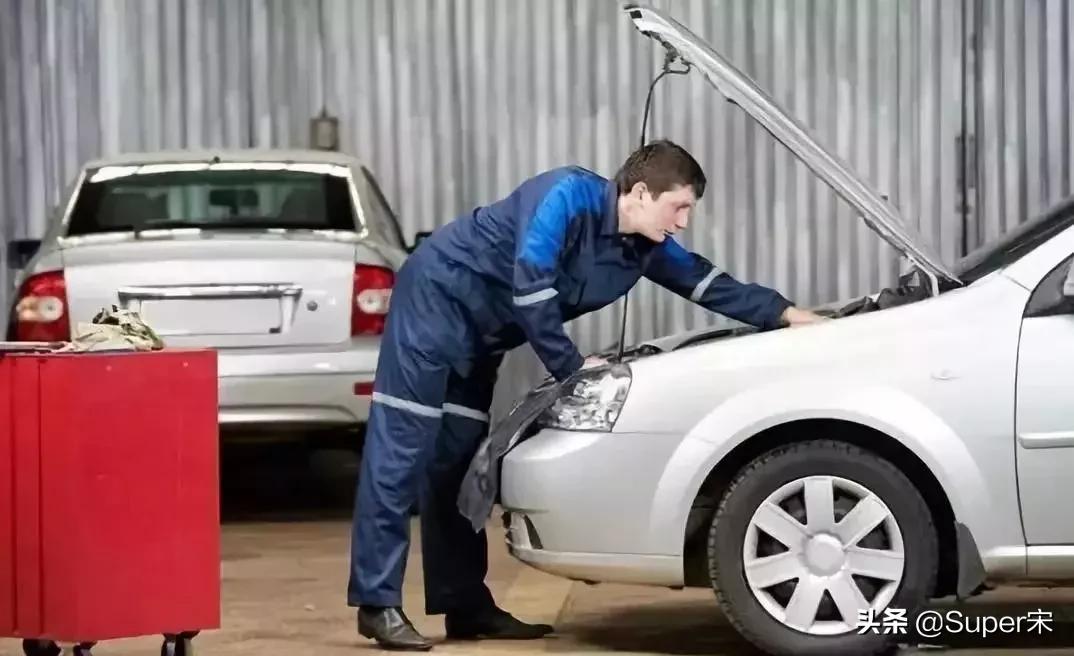 地下车库停车老鼠会不会钻到车里,老鼠进车里从哪里进去的怎么预防