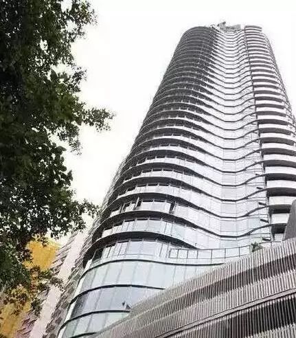 从隔空对骂到抢先生子，洗米嫂留住了人，史上最嚣张小三拿到了钱