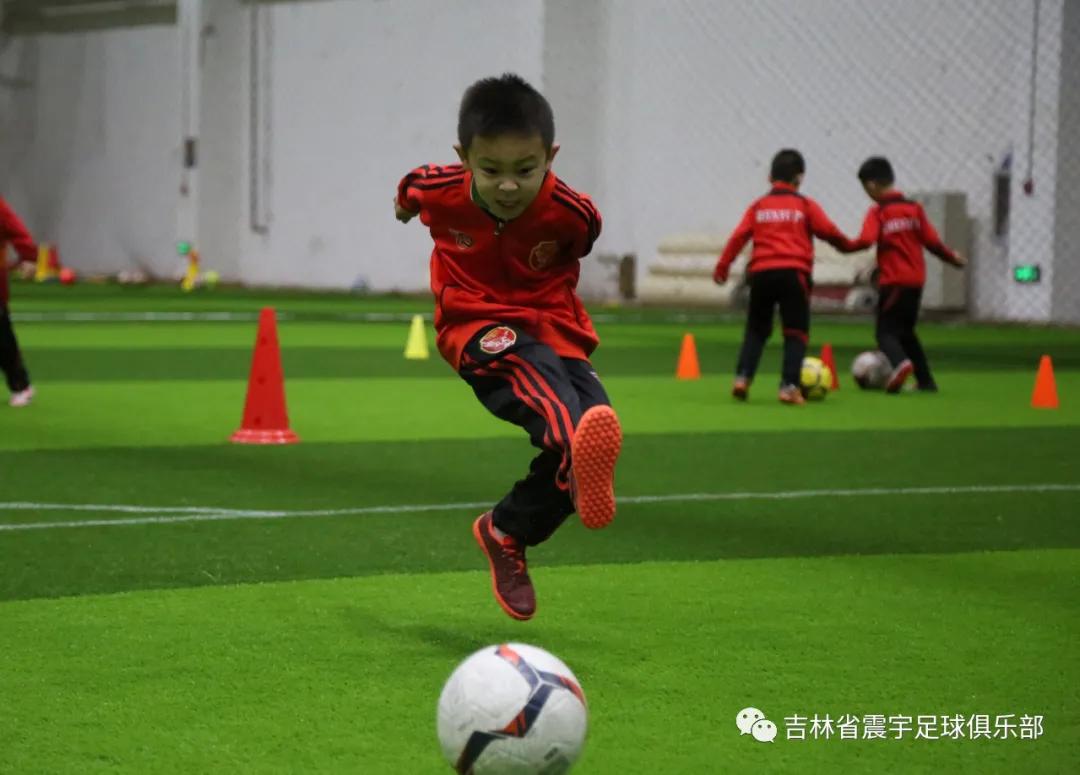 新奇之余,皆是寄望——震宇足球进驻农博园搏一搏室内足球场