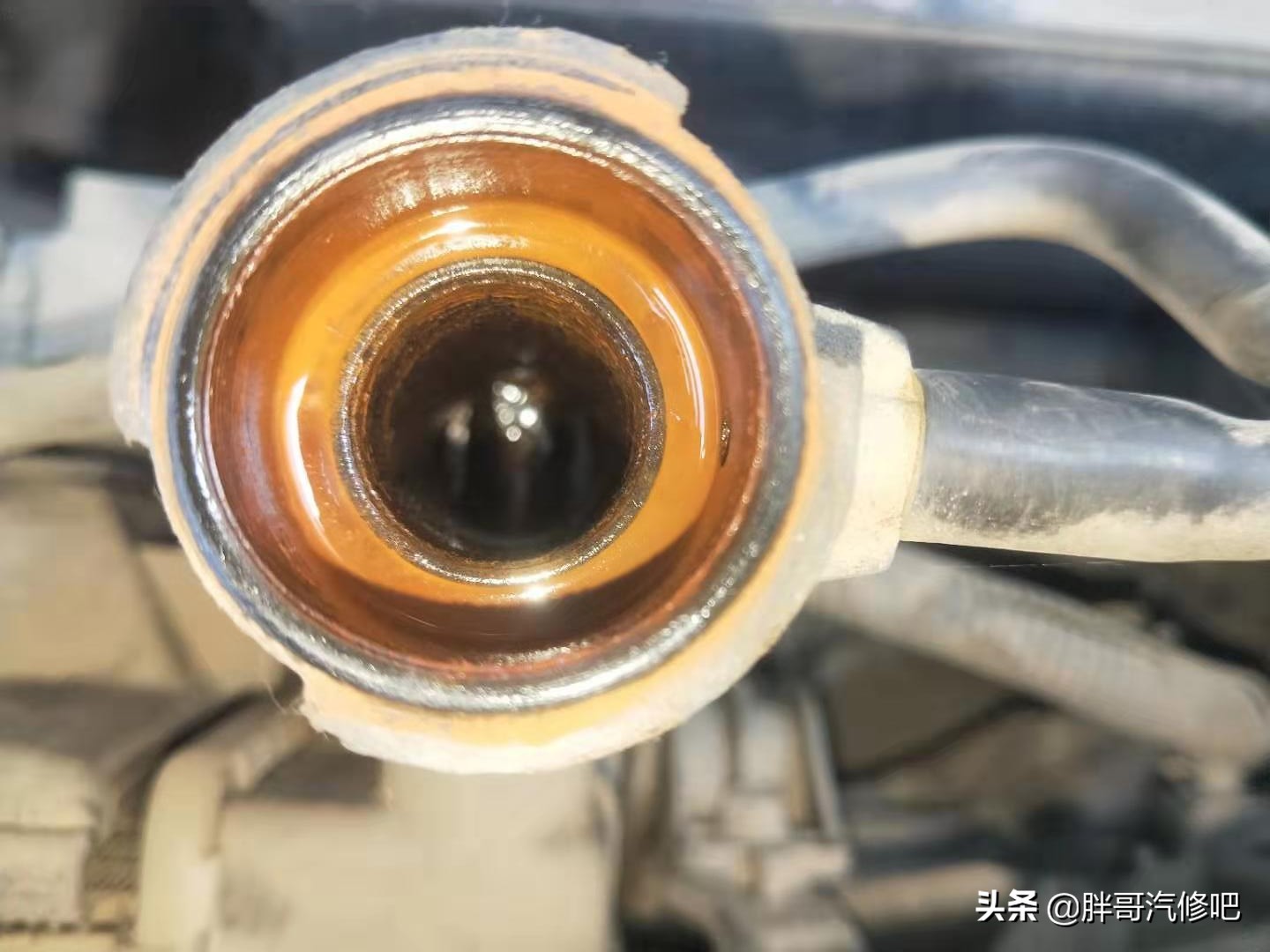 暖风防冻液怎么清洗,防冻液用了一段时间没颜色了