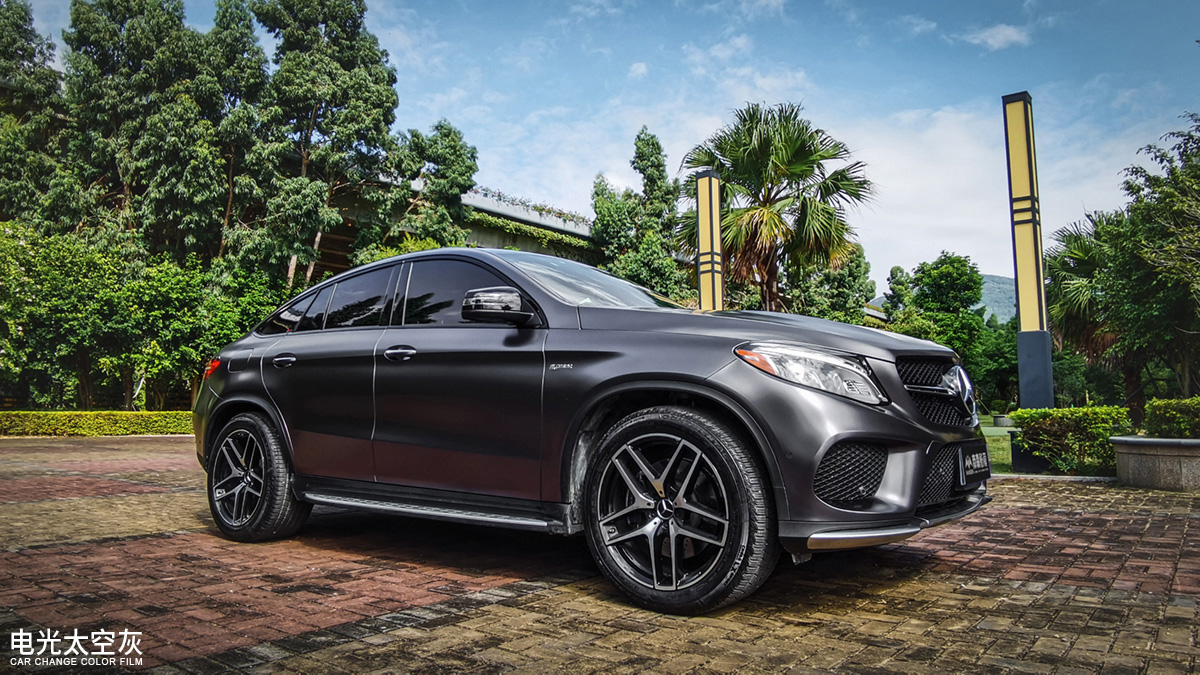 佛山奔驰gle43黑武士贴膜改色,奔驰gle320改色膜保时捷灰色