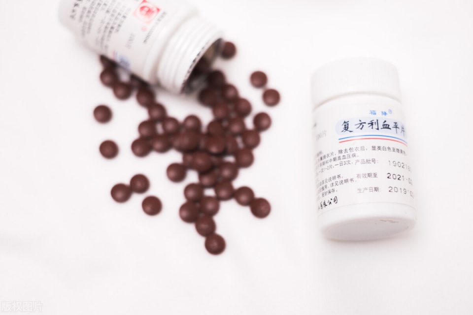 突发心绞痛没有药物怎么办,心绞痛发作时速效救心丸管用吗