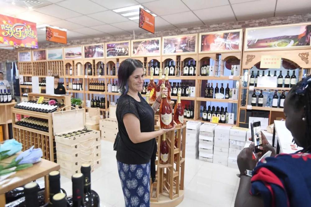 赛场上“血拼”,赛场外双流这些地方等你来shopping……