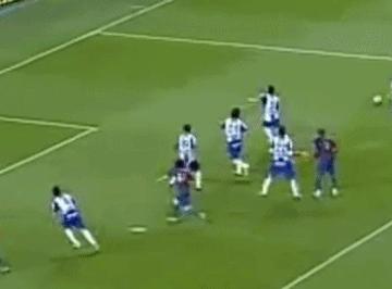 足球下意识手球动作分析,足球的手球规则与最新规则