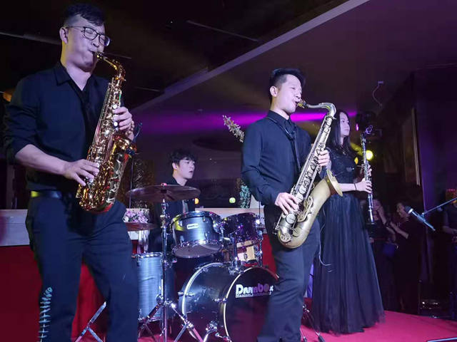 萨克斯演奏新春歌曲,萨克斯四重奏高亢嘹亮激情澎湃