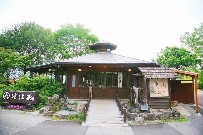 225亩公园能容纳多少人,225亩荒地