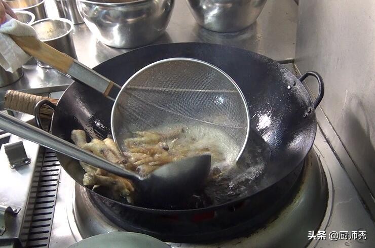 虎皮鸡爪如何做到脱骨而不烂,虎皮脱骨鸡爪的正宗做法