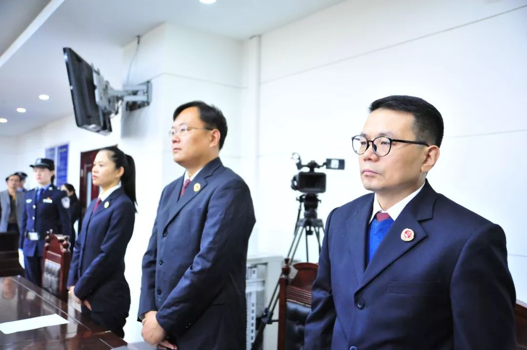 十八名套路贷团伙成员,90后黑老大带领14人疯狂套路贷