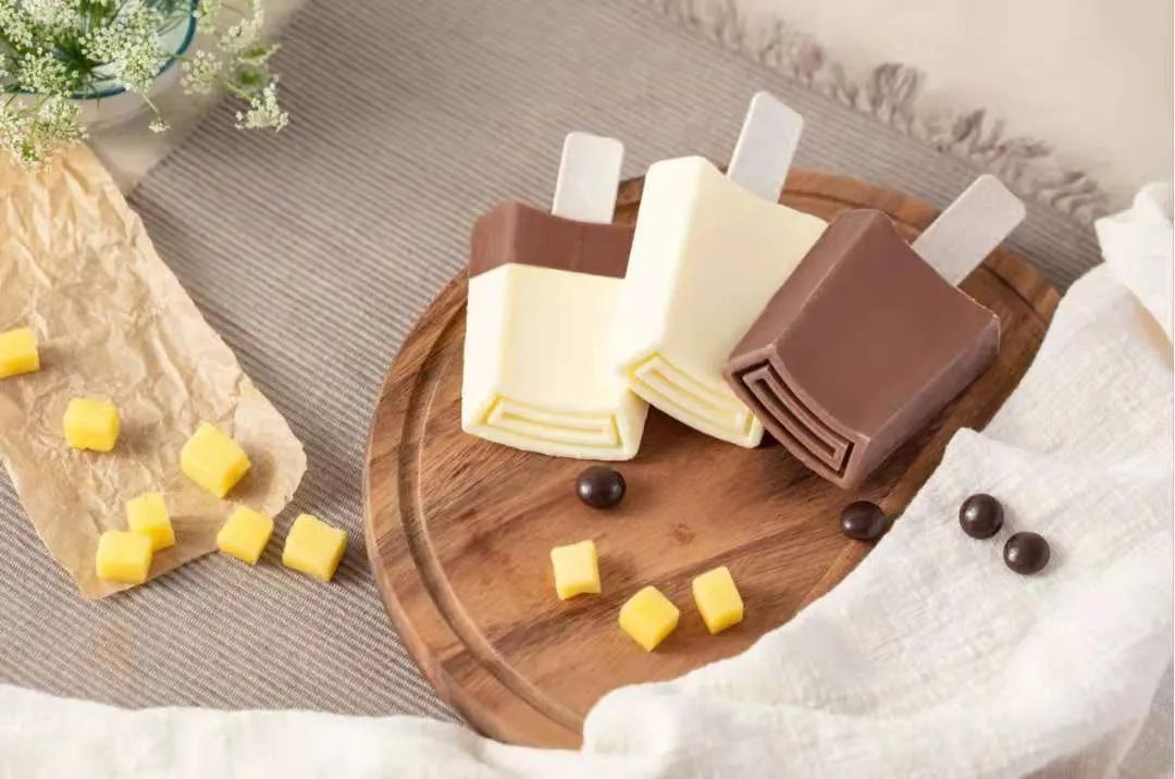 小雪糕大能量，钟薛高联手熊猫星厨加速新零售拓张，年售破亿