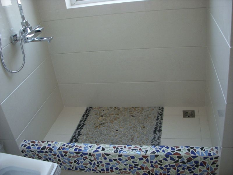 卫生间瓷砖防滑技巧,卫生间瓷砖亮面滑不滑