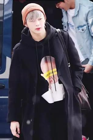 今年流行秋装明星同款,超薄明星同款春装