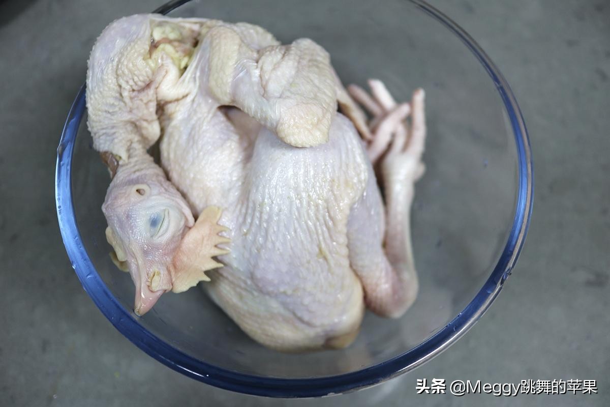 圣诞烤鸡好吃到连骨头都不会放过,圣诞烤鸡最正宗的做法