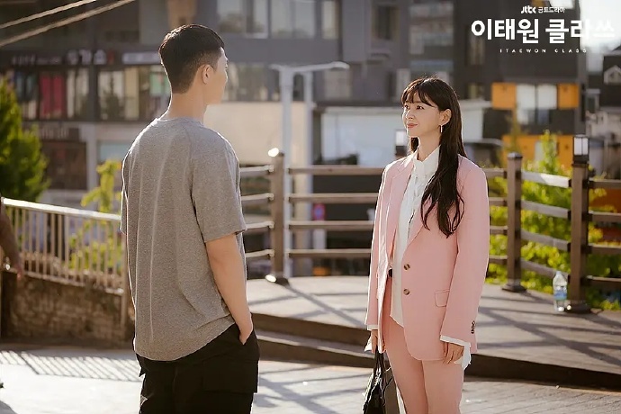 明明是女主却拿了女二的剧本,拿着女主剧本硬生生弄成女配