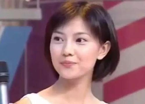 高圆圆生来是个美人胚子,高圆圆小学时期的一张证件照曝光