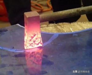 百万网友围观用剪刀剪玻璃，其实这是流传了数百年的化学技术