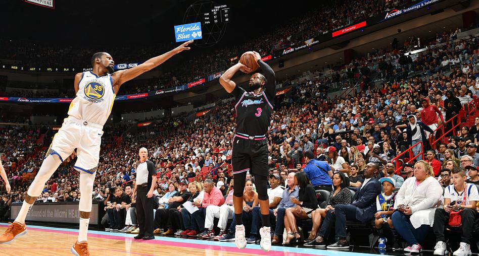 闪电侠三分球绝杀视频,闪电侠三分绝杀视频