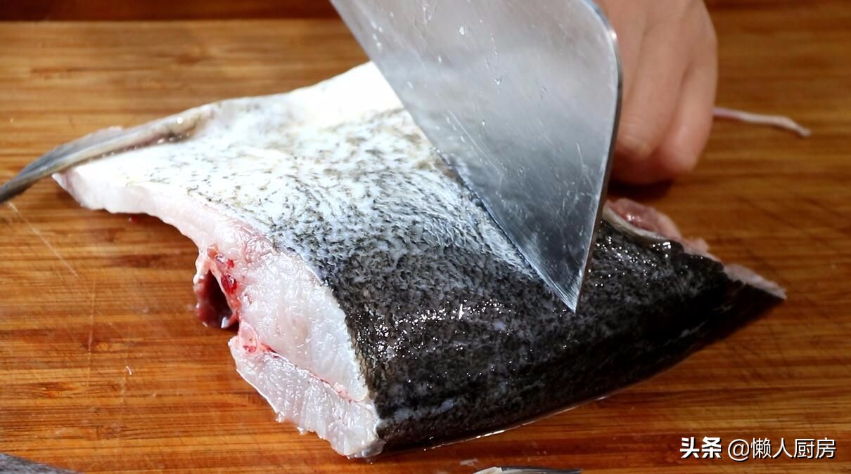 不煎鱼头汤怎么炖才能好喝,不加肉的鱼头做法