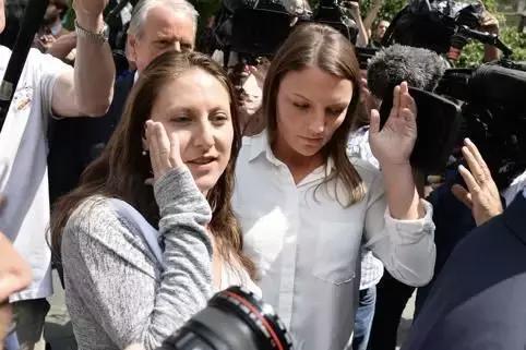 美国富豪“淫媒”死亡，“*奴性**岛”牵涉多少政要权贵？