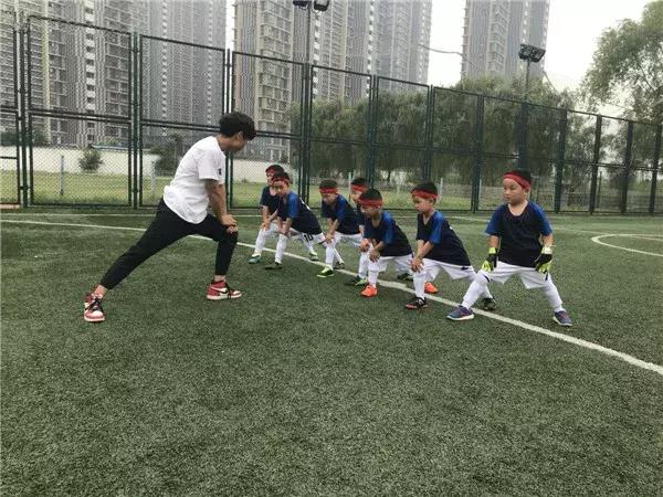 椋炴壃瓒崇悆鐩存挱,椋炴壃瓒崇悆璁粌鍩哄湴