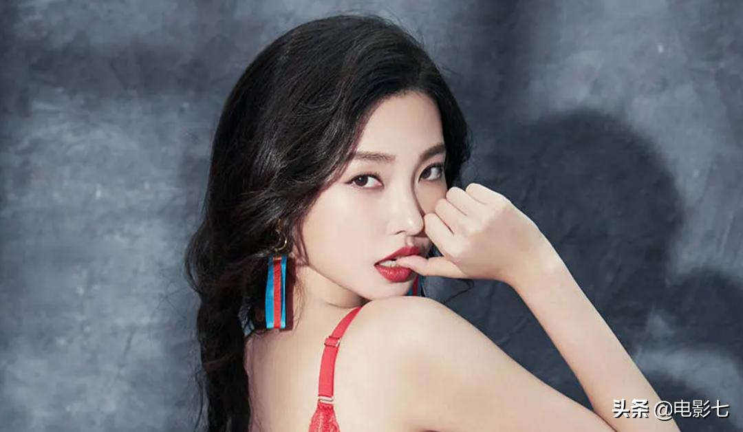 靠性感女星博眼球，东拼西凑各种笑料，这部网大，再次刷新了底线