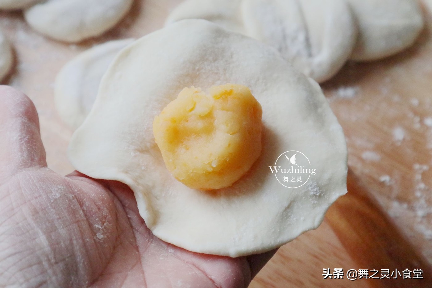 有纯纯的奶香和蛋香的奶黄包,奶黄包真的超好吃