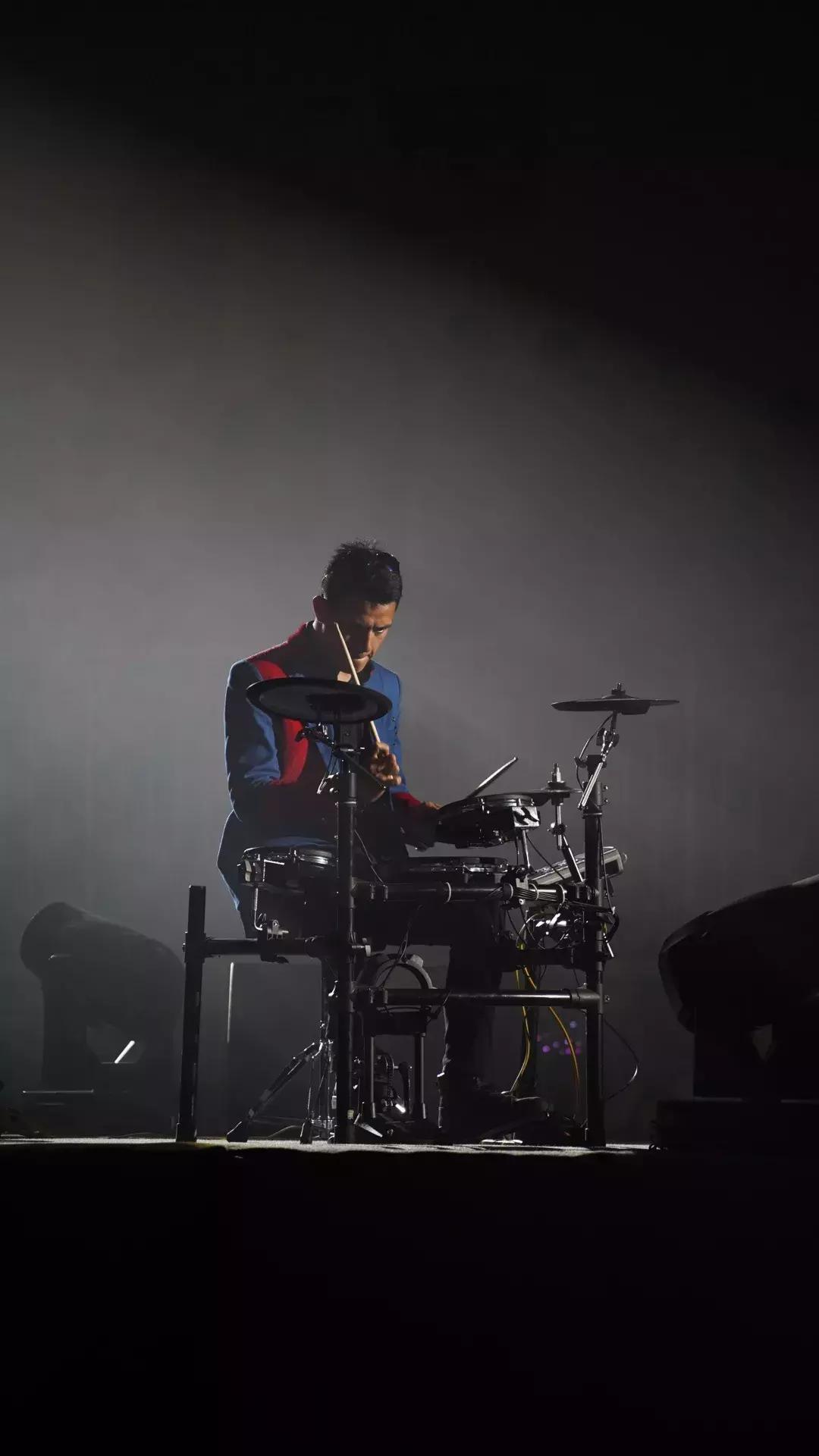 陈瑞庄心妍还有谁,庄心妍沈阳演唱会穿的红色西装