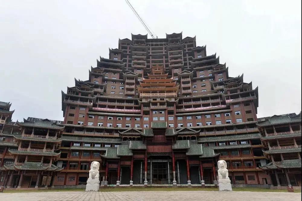 因一栋楼,37万人欠债400亿!中国最敢花钱的领导,终于现原形了