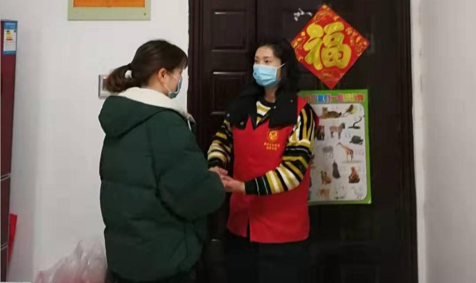 疫情当前巾帼不让须眉——记施集学校项叶玲老师战斗在疫情一线的先进事迹