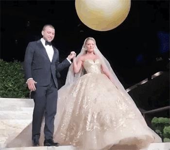 15万颗施华洛世奇水晶,eliesaab婚纱