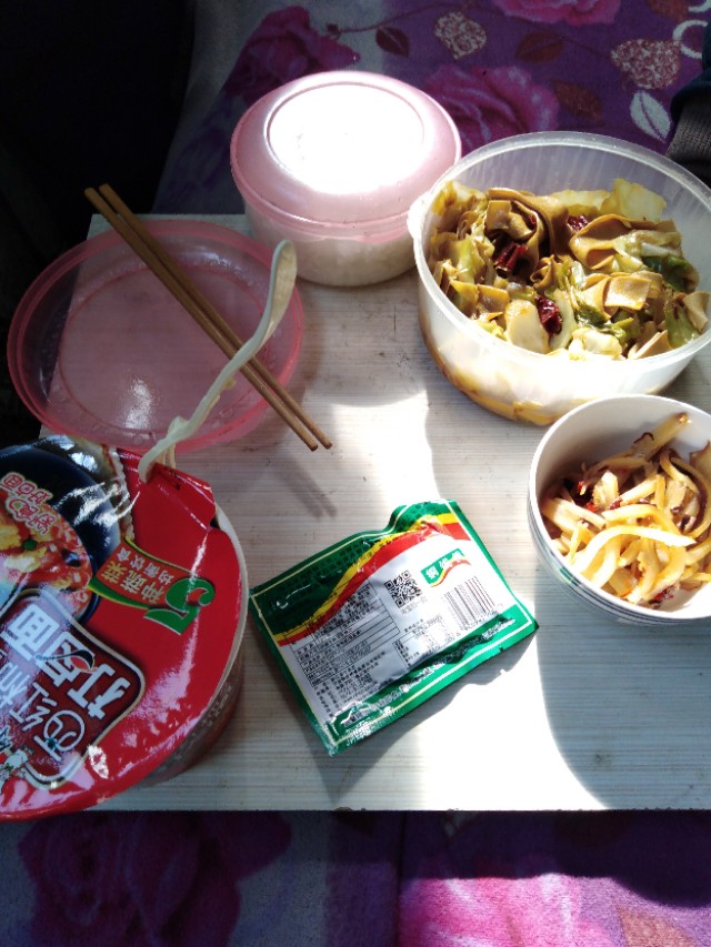 为民服务暖民心疫情防控,防控疫情不松懈为民服务再提升