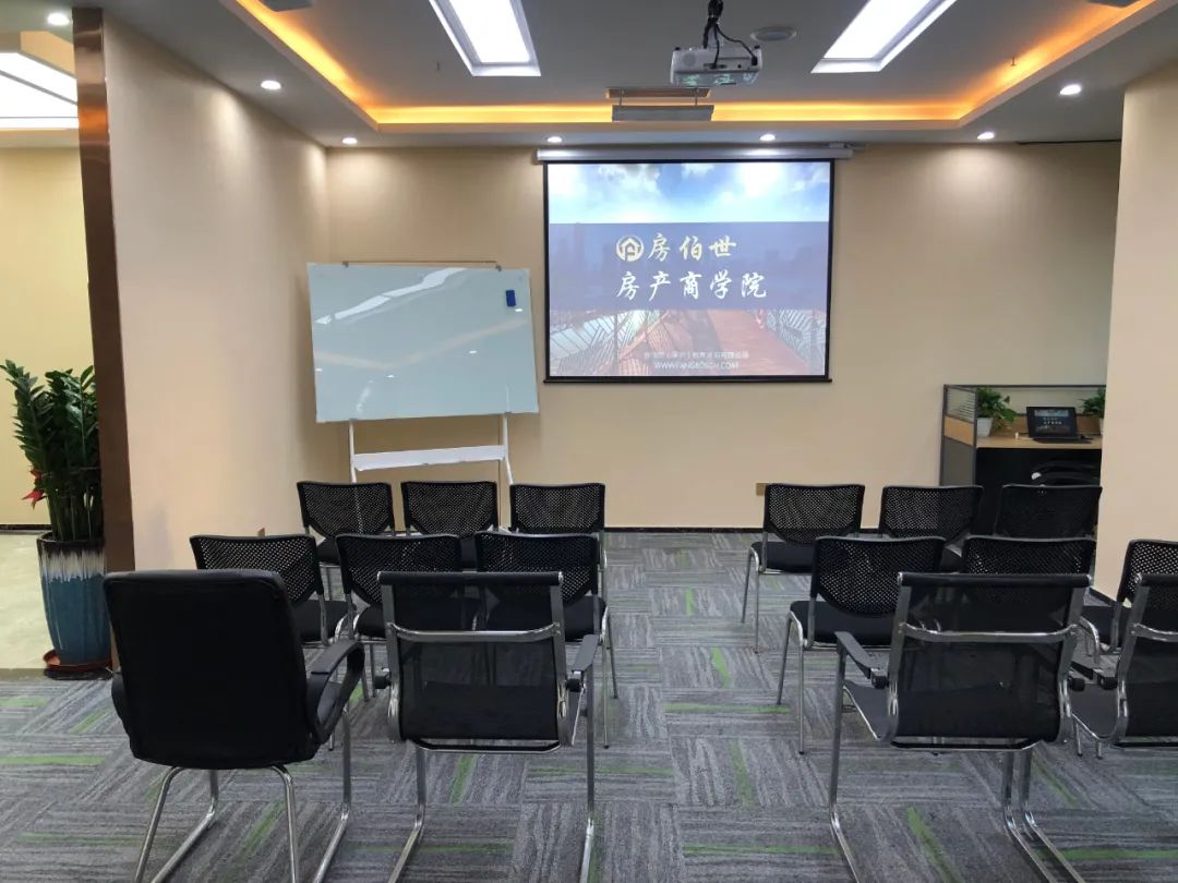 去年50万首付买华侨城的那位朋友，现在过得怎么样？