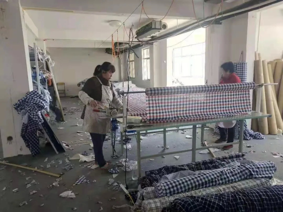 我们坐飞机转火车转老头乐，看到了真实的曹县