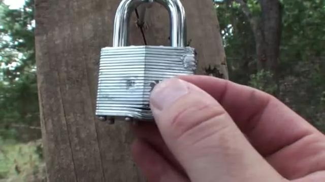 现实中能用手枪开锁吗,用枪开锁真的很容易吗