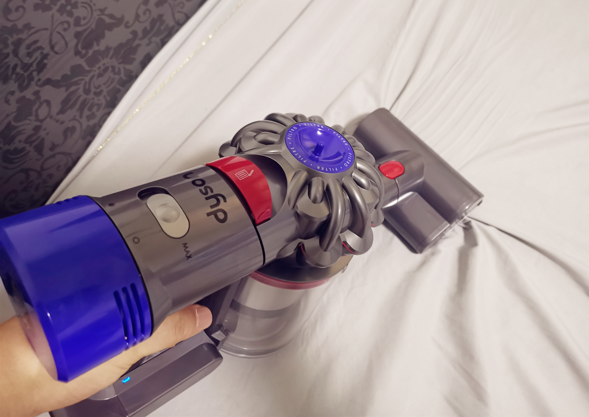 戴森dyson除螨仪手持吸尘器v7,dyson戴森v7吸尘器如何