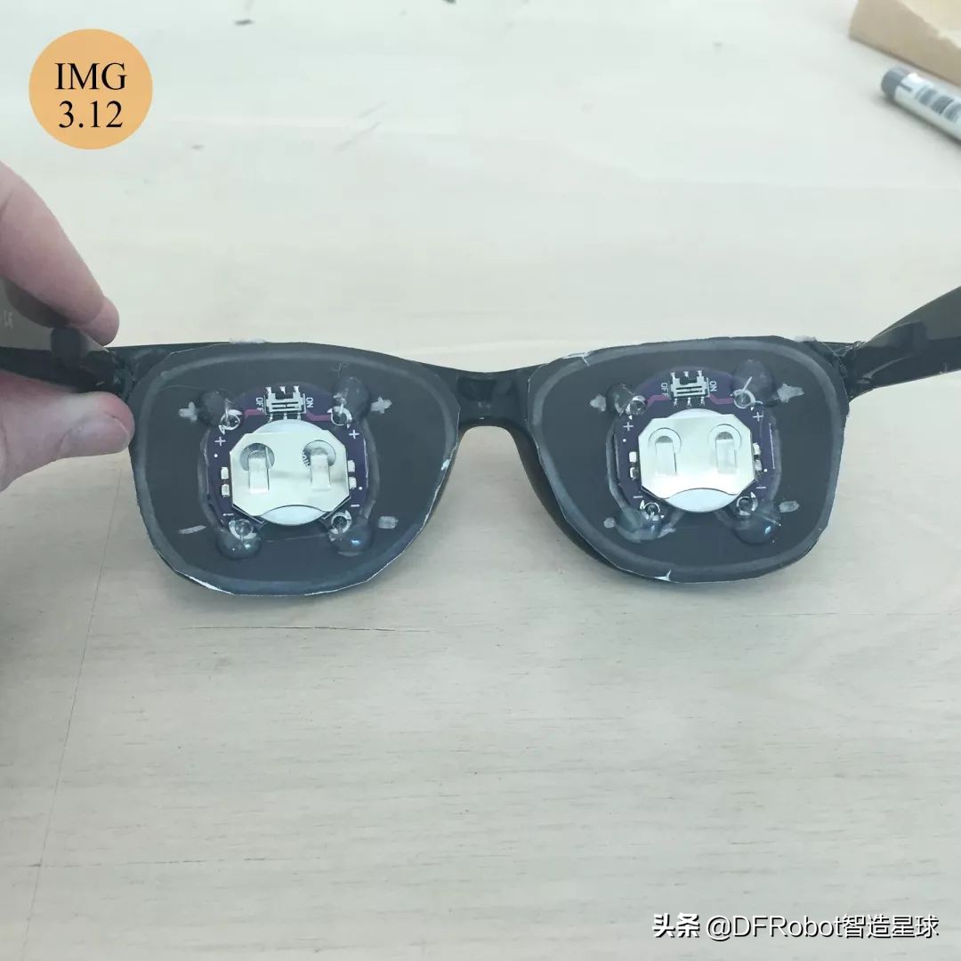 柯南同款发光眼镜能不能看见人,名侦探柯南眼镜同款不发光