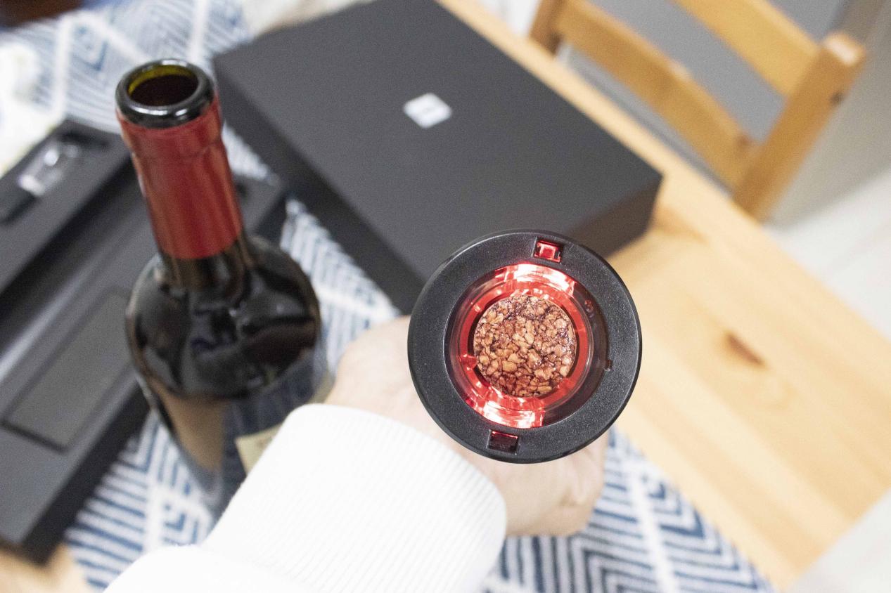 便携式红酒开瓶器,轻轻按一下立马开瓶