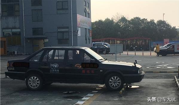 倒库停车技巧与方法大全,狭窄车位倒库最简单又准的方法