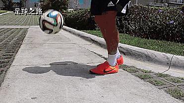 足球颠球教学视频入门,初学足球颠球技巧小学生