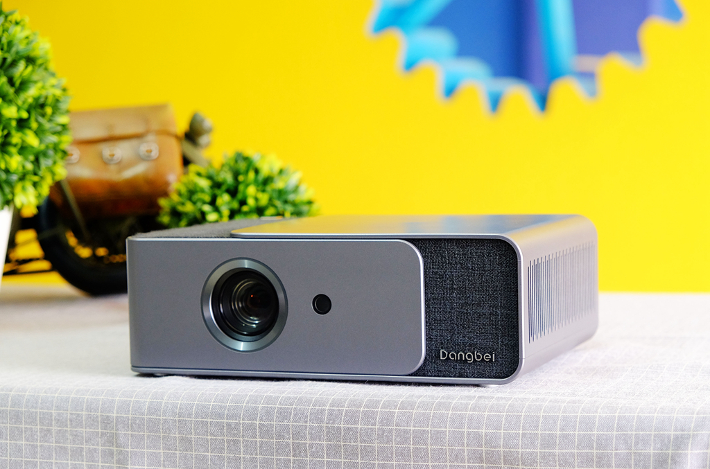 当贝投影仪智能入幕,当贝投影仪f1是什么技术