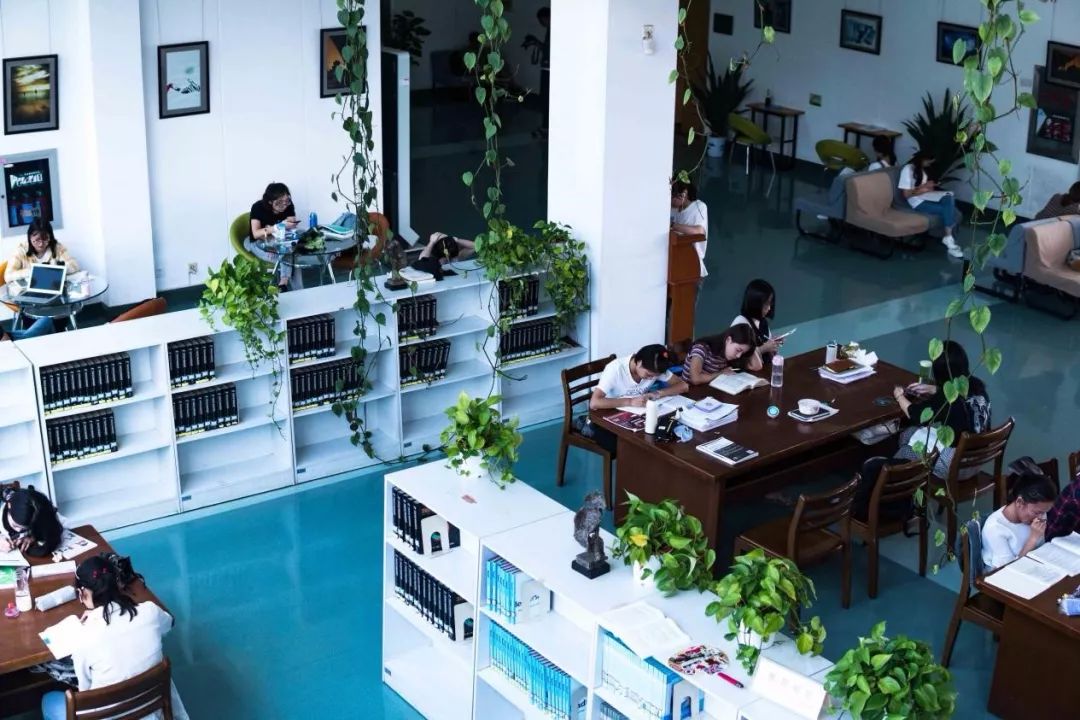 曝光！南京这所高校藏了个网红图书馆，还有高温杀菌器给书除菌！