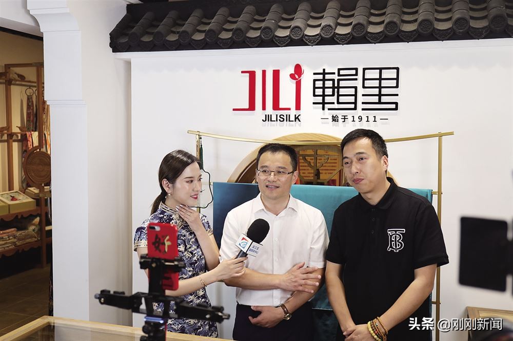 超燃的1.5小时，带货24.8万元！顾全化身“网红主播”撬动震泽夜经济