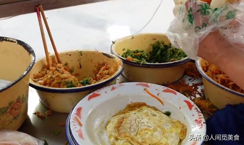 街头摆摊小吃一天卖500个,摆摊卖早餐一个月收入一天不超200