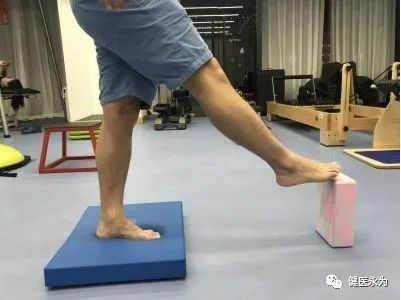 国家队康复师崴脚,国家队运动员扭伤用什么药