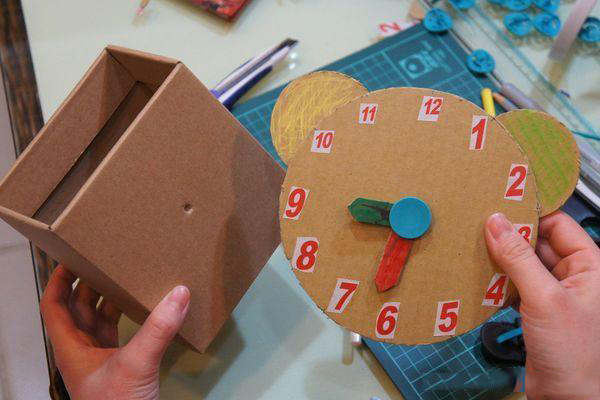 怎么能给孩子做纸箱玩具,变废为宝的学习玩具