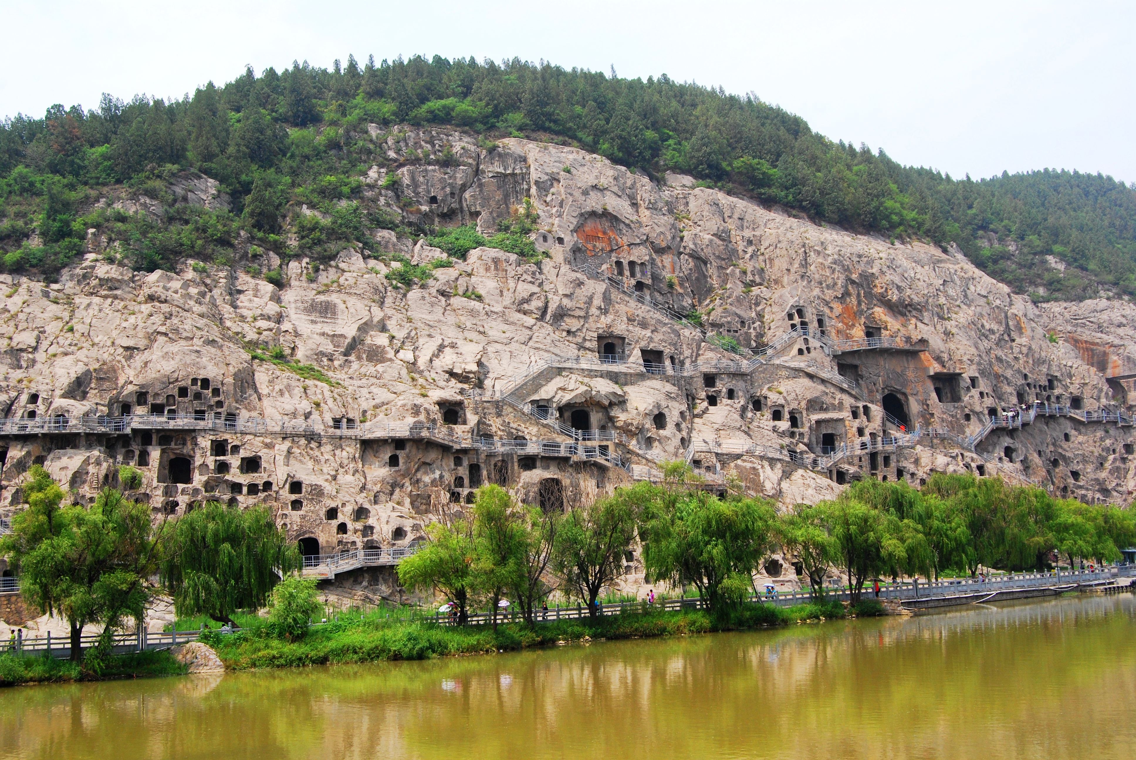 龙门石窟的卢舍那大佛的资料,龙门石窟卢舍那大佛的实际名字