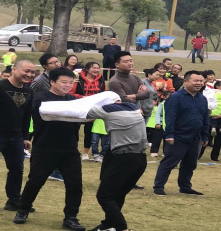 五一幼儿园大型亲子活动,青苹果幼儿园开展亲子活动