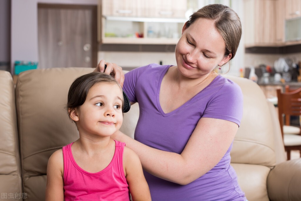 7岁女儿夹腿被训斥，家里有女儿都要看看，女孩为什么夹腿？