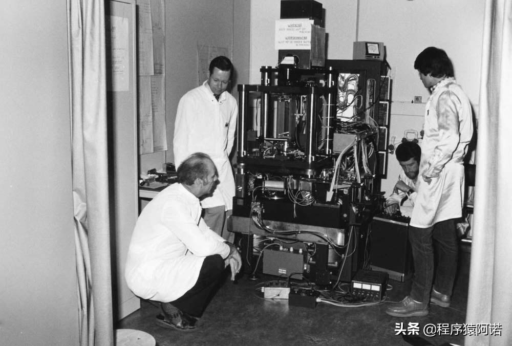 ASMl光刻机如何成长为行业霸主,asml和光刻巨头