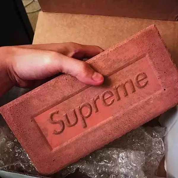 鲸潮丨年轻人不买潮牌，和咸鱼有什么区别？