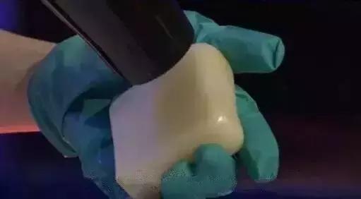 鞋子雨天怎么防水最好,鞋子进水了要重新洗下吗防止上霉